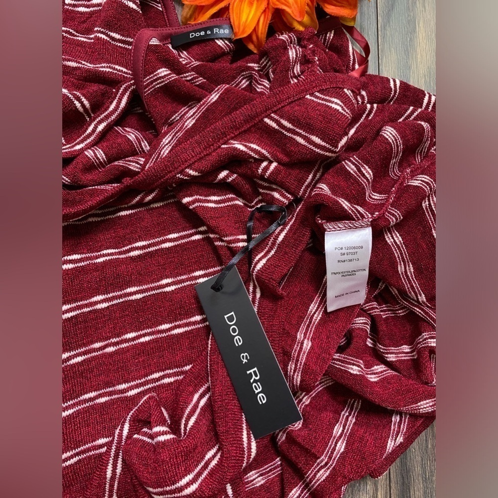 🌴3/$30🌴DOE & RAE Red Striped Long Balloon Sleeve Open Keyhole Back Top NWT - Picture 11 of 13